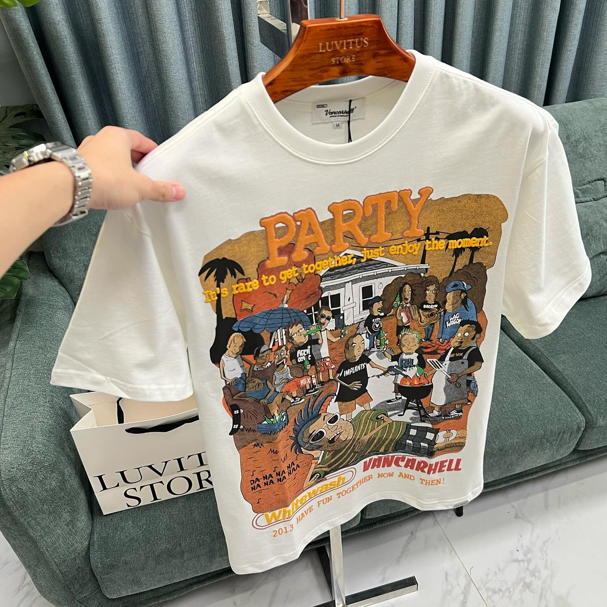 Short-sleeved T-shirt printed with hip hop