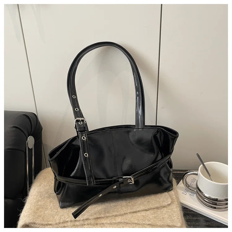 Numa Glossy Patent Tote