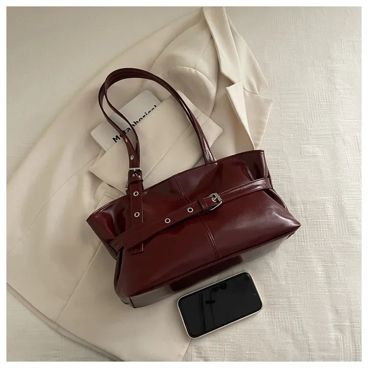 Numa Glossy Patent Tote