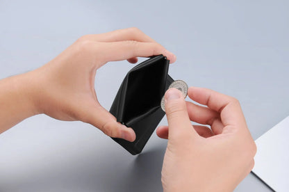 Minimalist Magnetic EDC Wallet