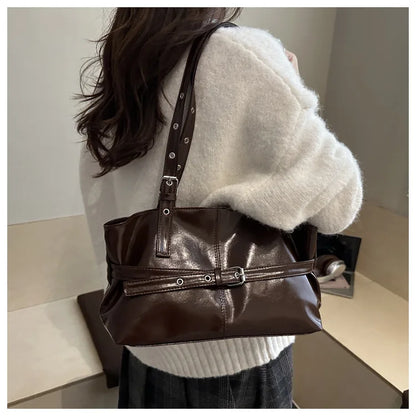 Numa Glossy Patent Tote