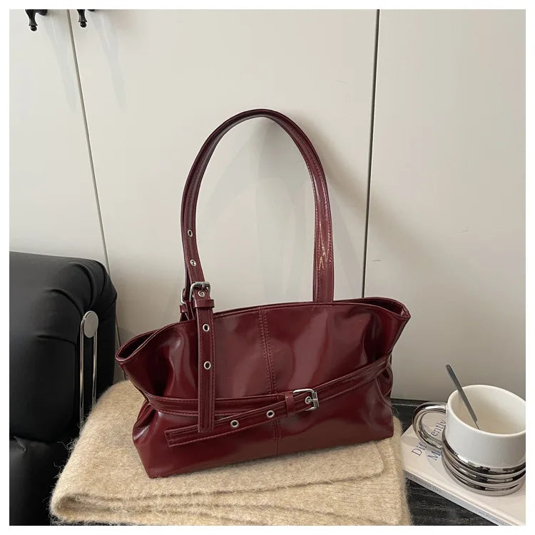 Numa Glossy Patent Tote