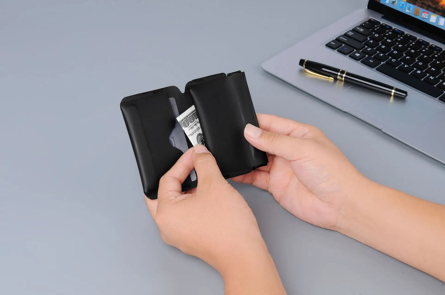 Minimalist Magnetic EDC Wallet