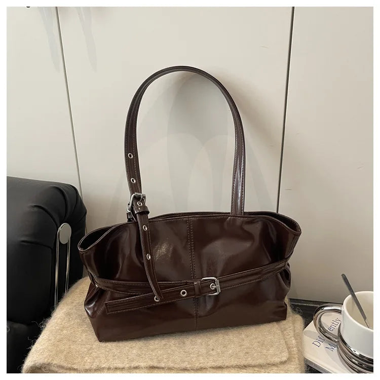 Numa Glossy Patent Tote